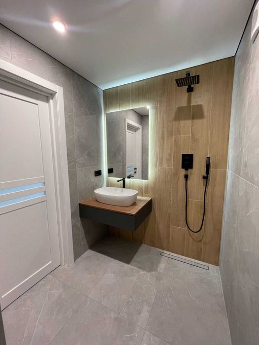 БЕЗ КОМІСІЇ, таун з новим РЕМОНТОМ, Сертифікат ТАК, вул. Давидчука