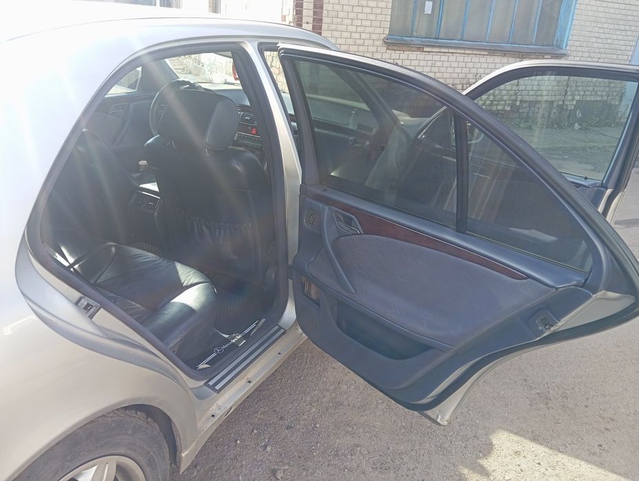 Мерседес Е клас 2001 року