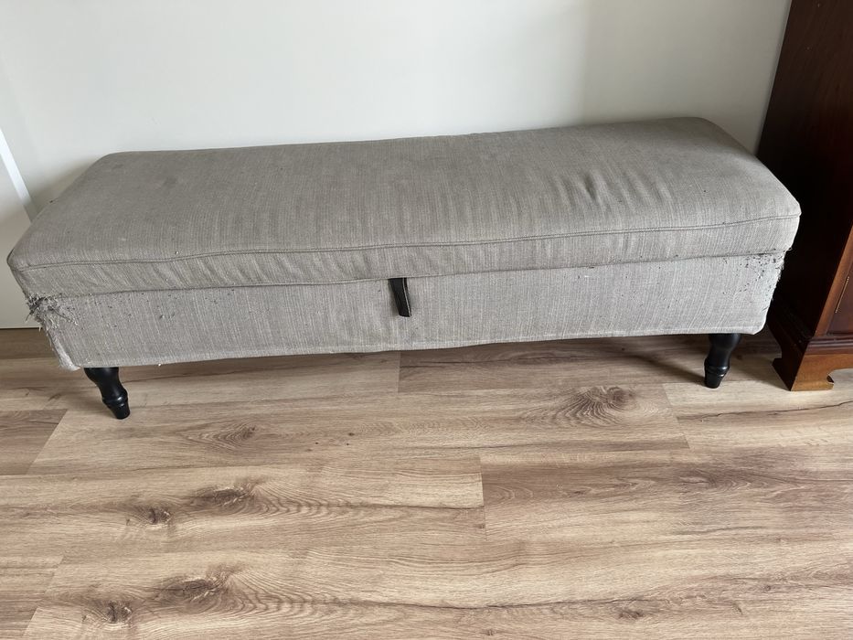 Banqueta IKEA com arrumação