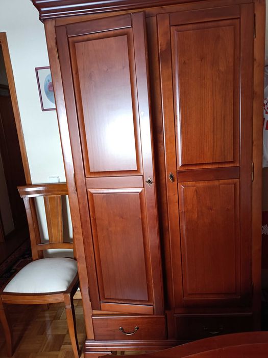 Roupeiro de solteiro em madeira de castanho