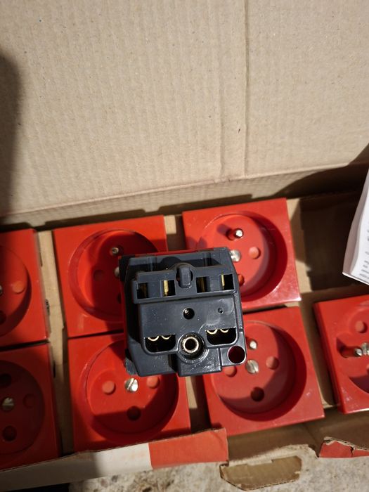 LEGRAND 77114 gniazdo elektryczne pojedyncze 16A DATA Mosaic l