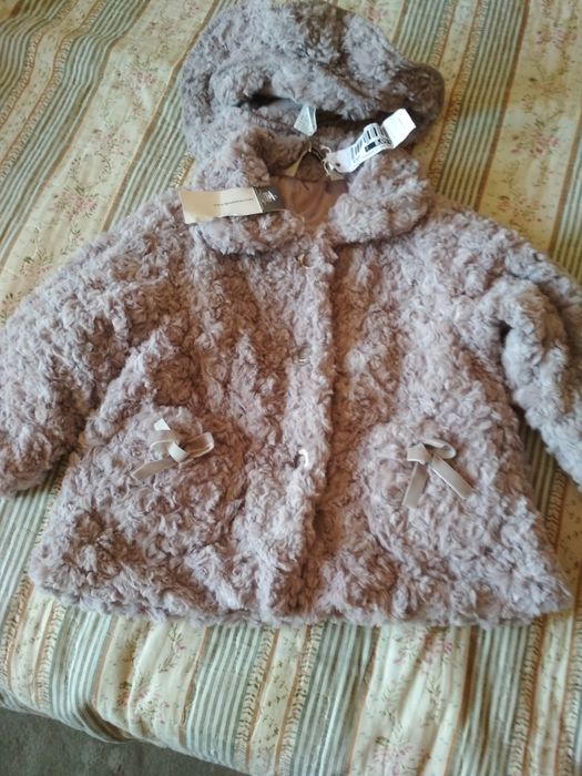 Курточка с беретом новая весна от 6-12 мес.