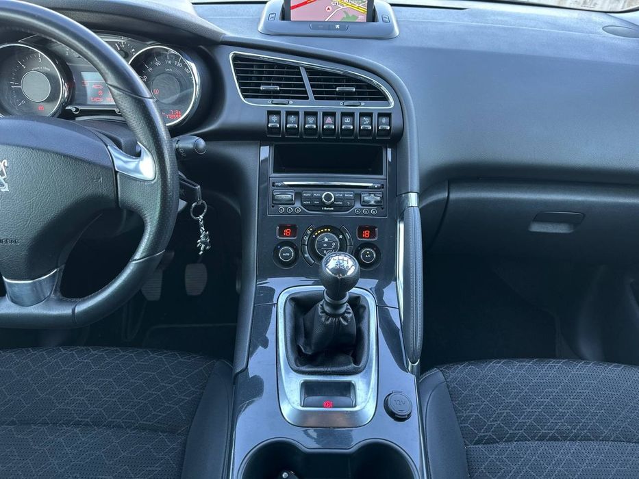 Peugeot 3008 2016 року, 1.6 дизель, механіка, передній привід, 178км