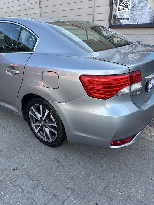 Toyota Avensis 2012r