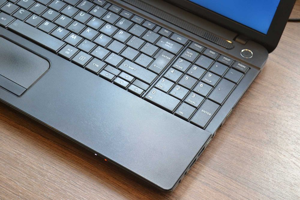 Toshiba C50-A Pentium 2020M / 4gb Ram / 320gb HDD / Windows 10