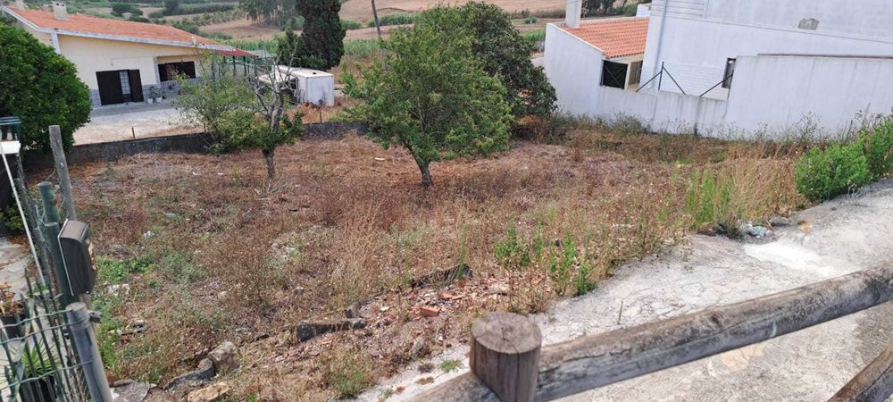 Terreno Urbano 491 m² na Marteleira – Estudo p/ Moradia 300 m² (Lourinhã)