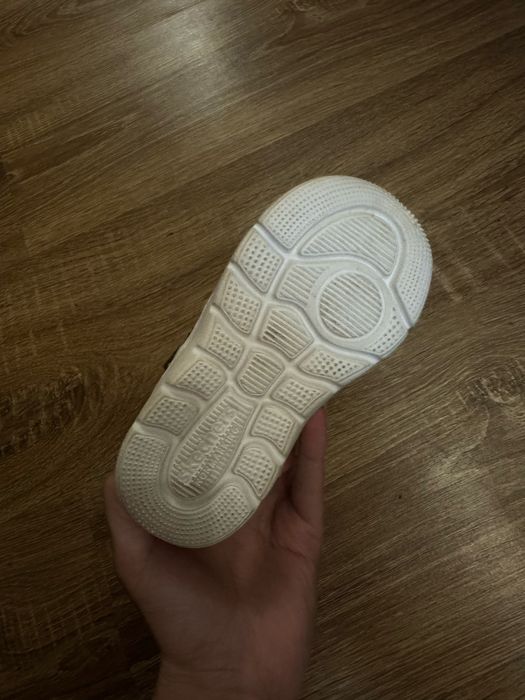 Дитячі кросівки, розмір 23