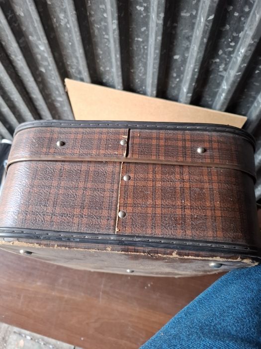 Stara walizka z czasów PRL-u