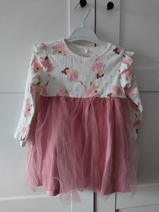 Piekny zestaw ubran dla dziewczynki rozmiar 92