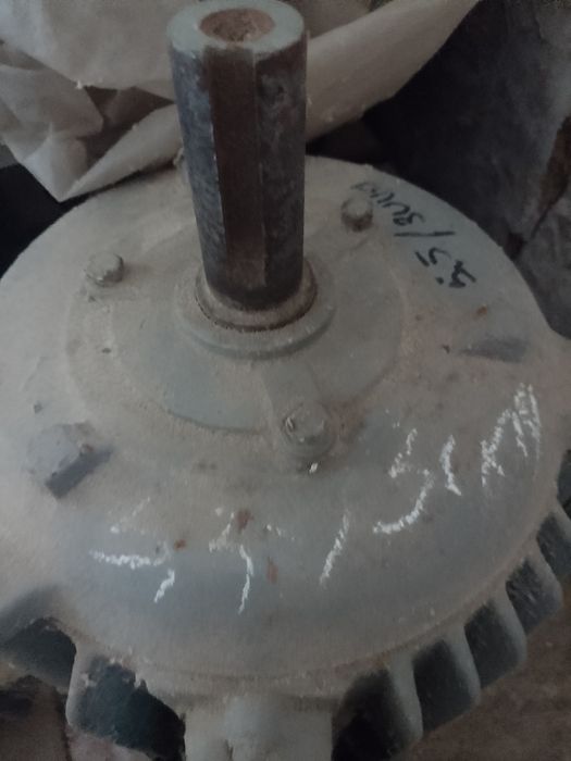 Електродвигун  електромотор электродвигатель 3-4- 5 кВт 3000 оборотів