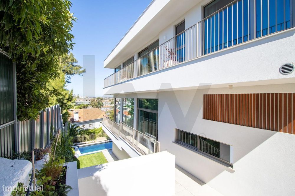 Contemporary Villa for Sale in Monte Estoril with Sea View