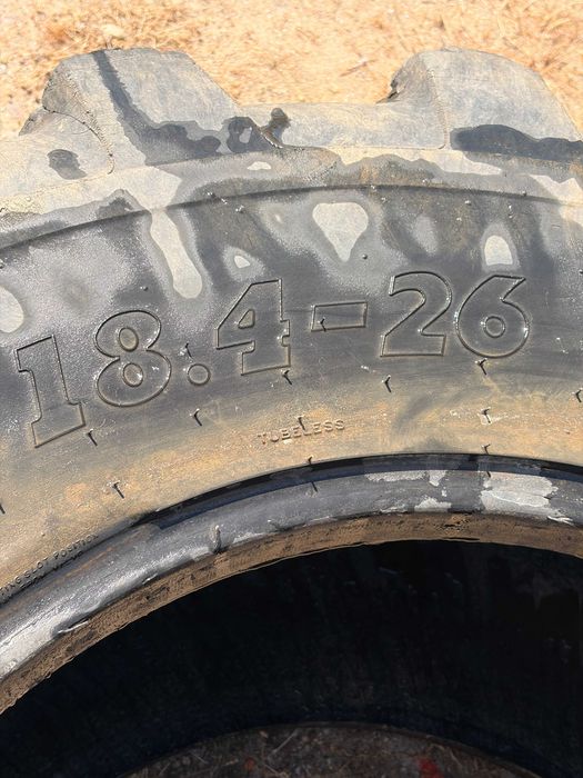 Pneus Traseiros para Retroescavadora JCB 3CX