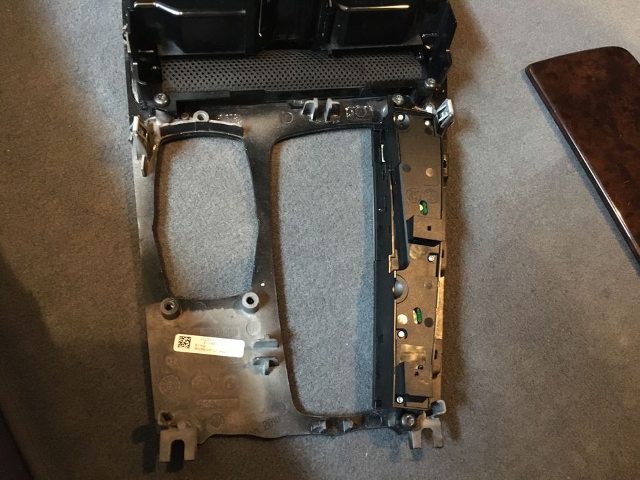 Рамка центральної панелі bmw f01/f02