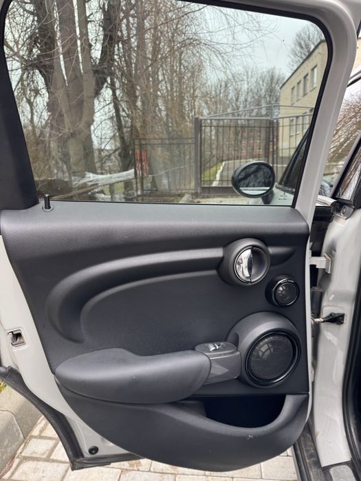 Mini Cooper one 4 doors 2017