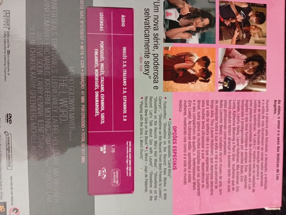 Vendo DVD da série "A Letra L"