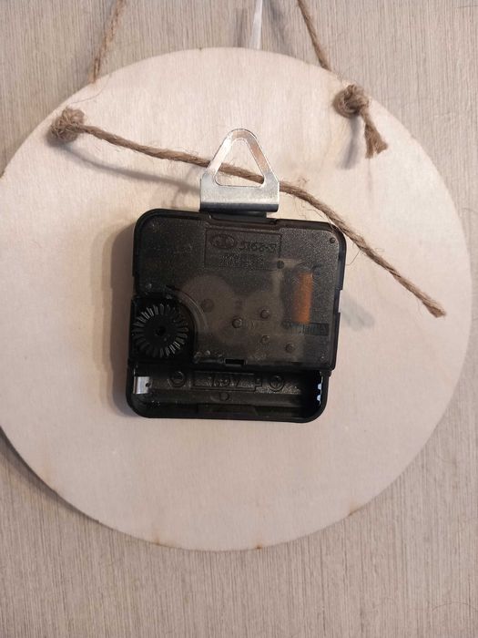 zegar wiszący kwarcowy