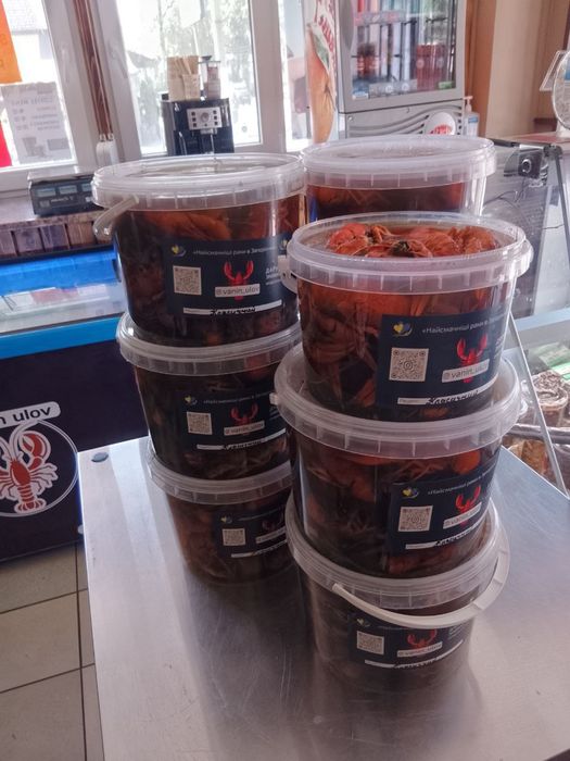 Живі та варені раки