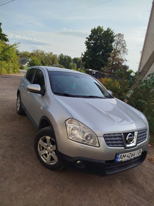продати автомобіль NISSAN