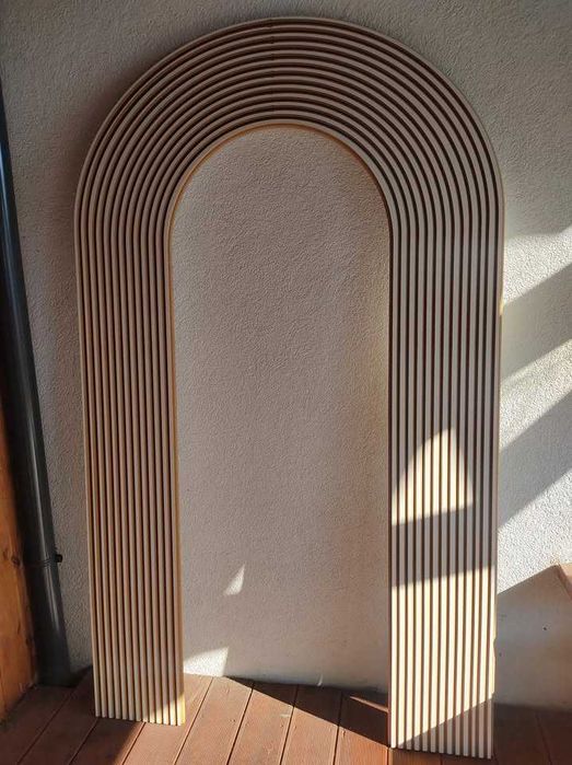 Dekoracyjny łuk ryflowany