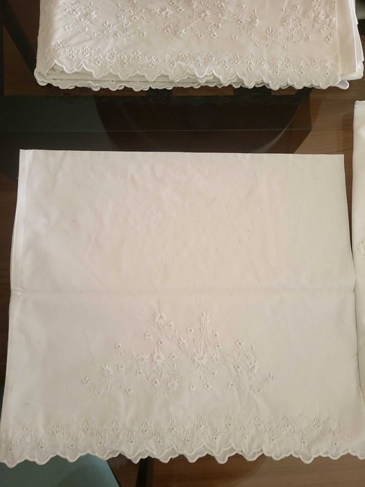 Lençóis Florais Bordados à Mão – Bordadeira Candidinha