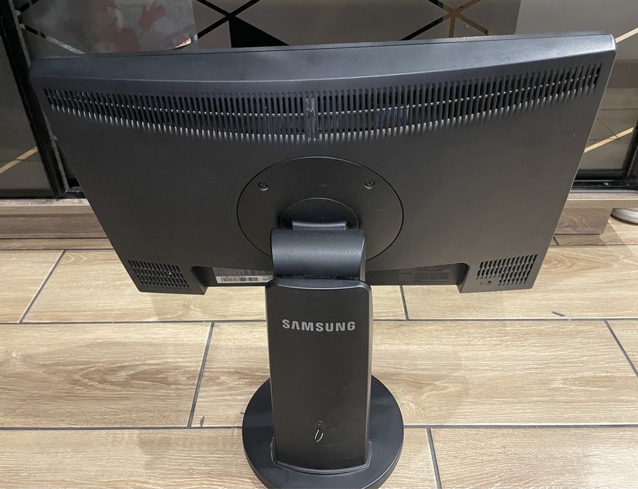 Монітор Samsung SyncMaster 2243 Bw