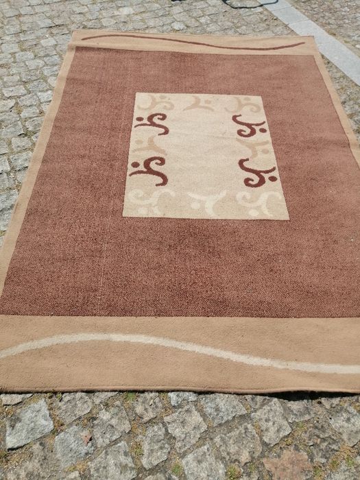 Carpete de jantar ou sala
Lavavel na maquina
Como novo
Está nova