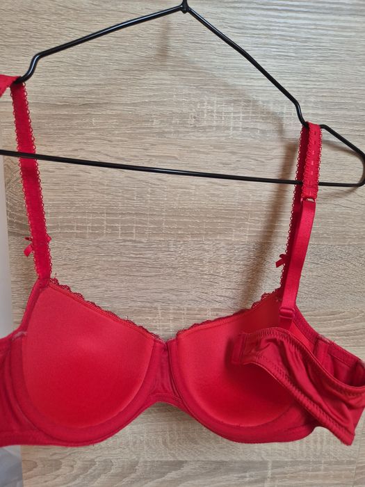 Czerwony biustonosz Hunkemöller 80B - Stan idealny