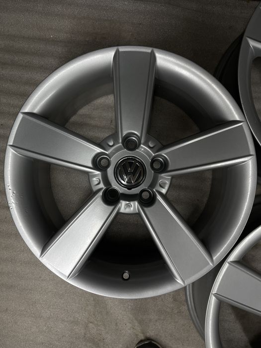 Диски R17 5x112 Et54 7J. Volkswagen Golf Jetta Skoda Octavia A5 A7