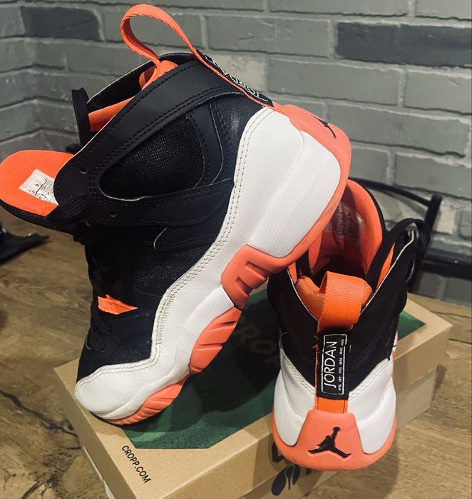 Кроссовки  Nike Team Hustle