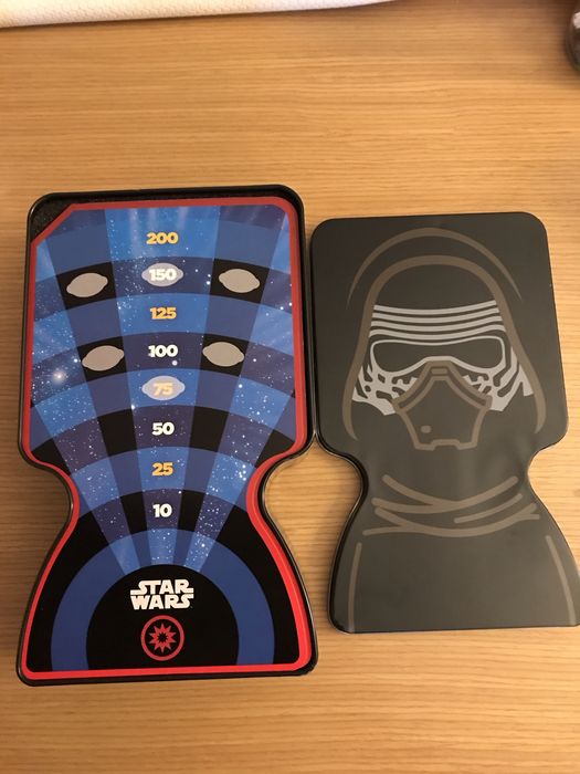 Star Wars Bustz - jogos - 2 latas com as figuras visíveis