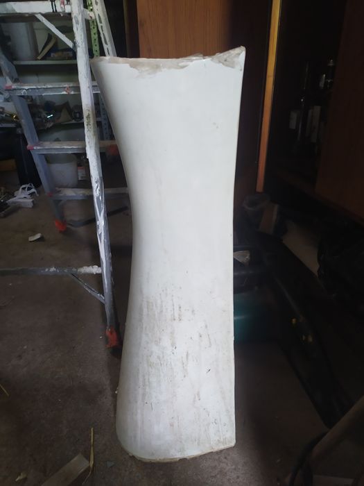 Postument noga pod umywalkę