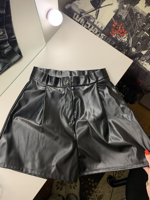 Шорти шкіряні жіночі