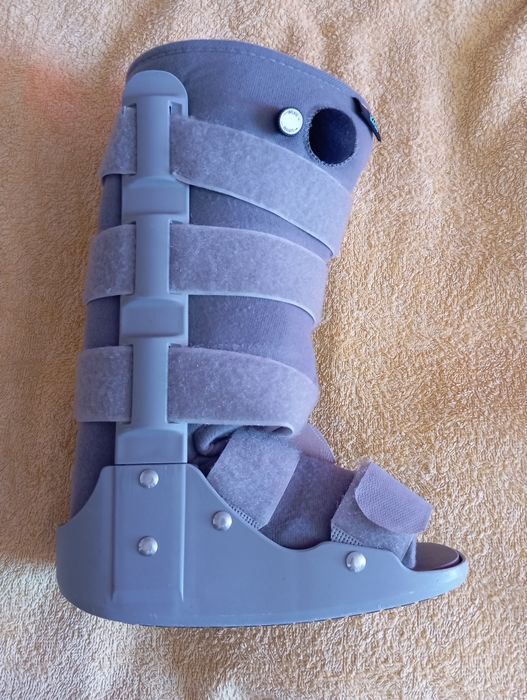 Orteza stopowo-goleniowa. Qmed Kids. Air Walking Boot L