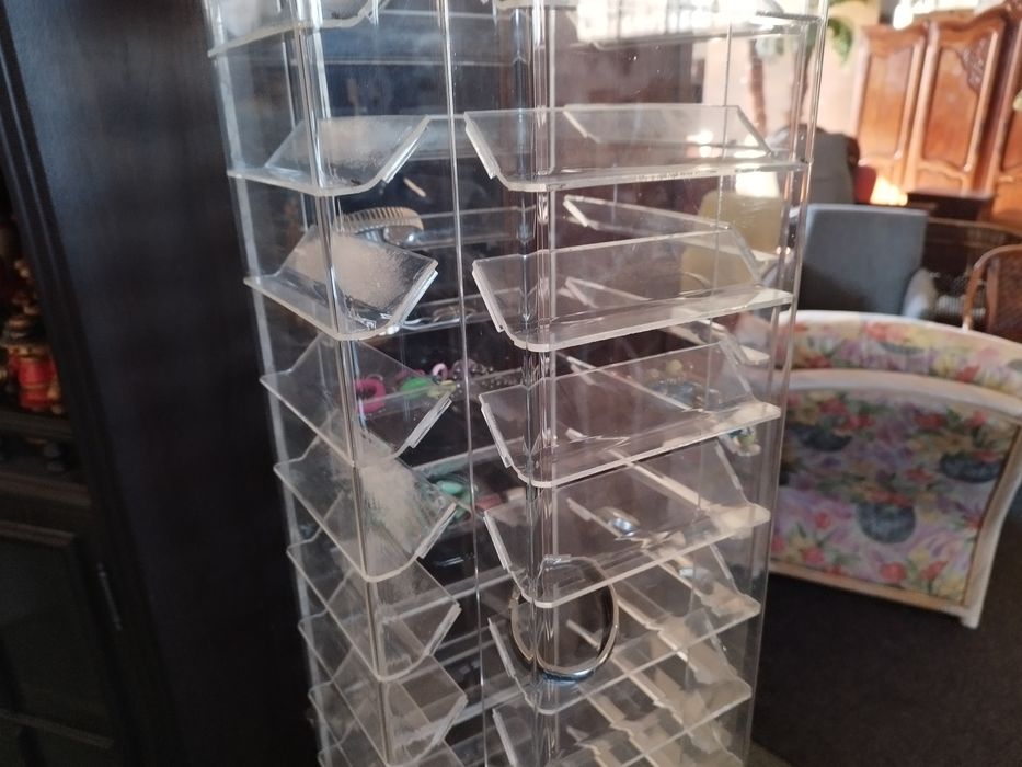 stojak ekspozycyjny obrotowy na małe drobne przedmioty