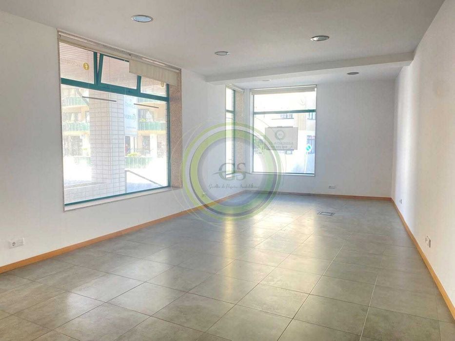 Loja Comercial para Arrendamento em Aver-o-Mar.