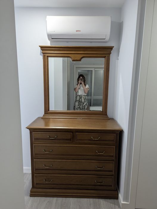 Cómoda de quarto com espelho