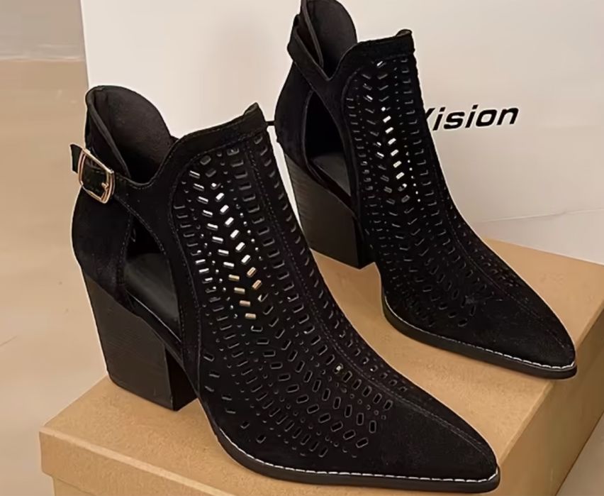 Козаки, ботінки, ковбойки, ботильйони,