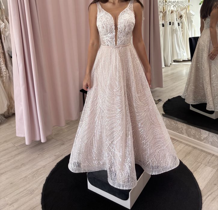 Piekna, nowa zjawiskowa suknia slubna