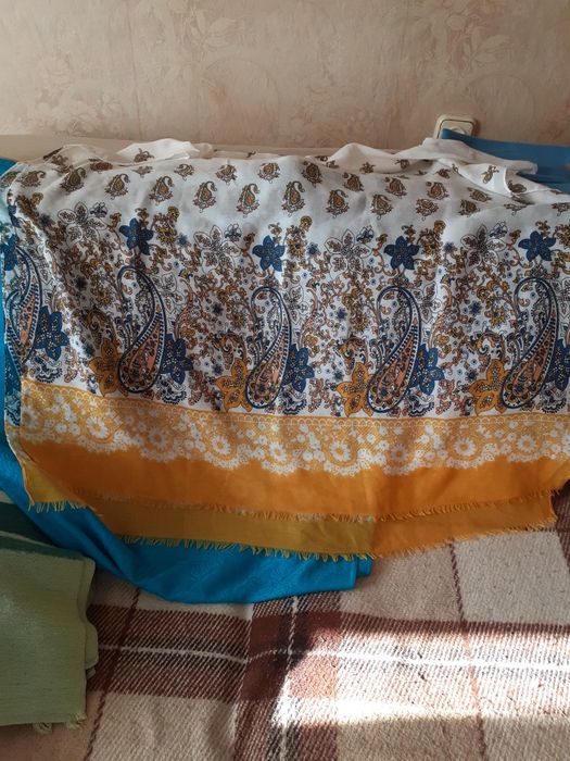 Шарфи палантини з натуральної тканини