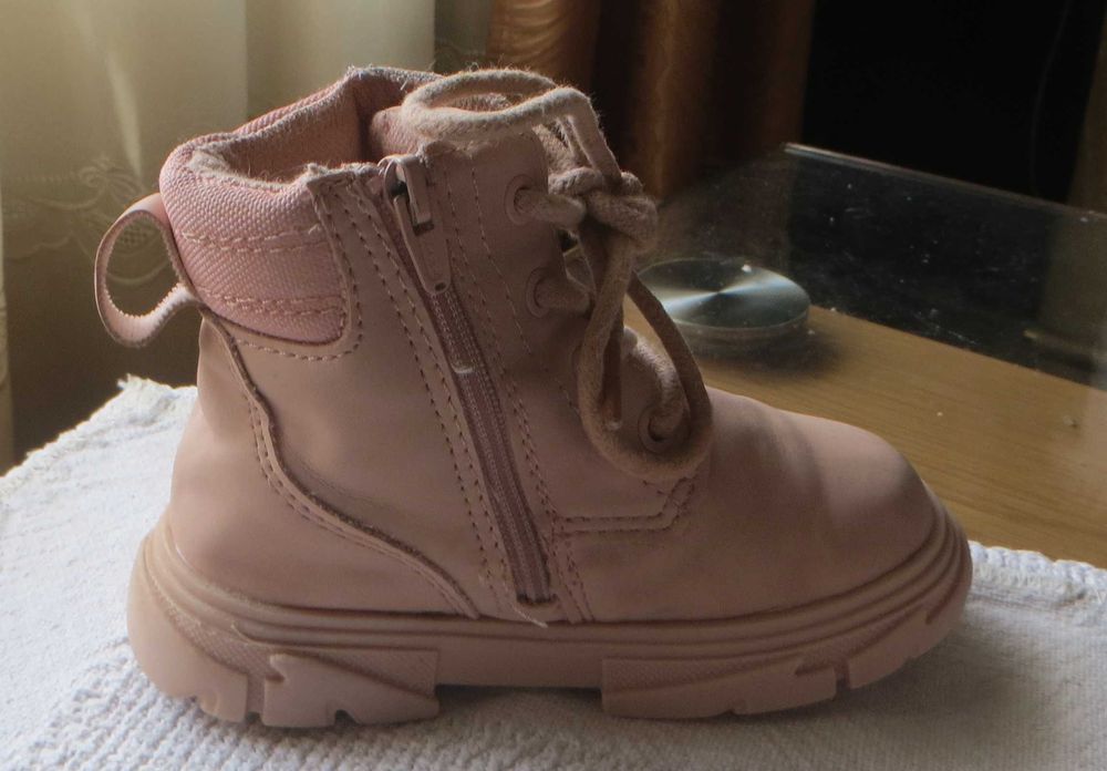 Botas criança, Sola antiderrapante Nº 21 Apertam lado com fecho - Zara