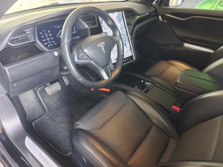 Tesla Model S — fotografia 12