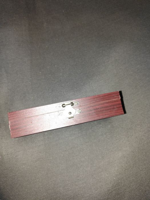 Trybuszon w etui w wiśniowym drewnie otwieracz do wina