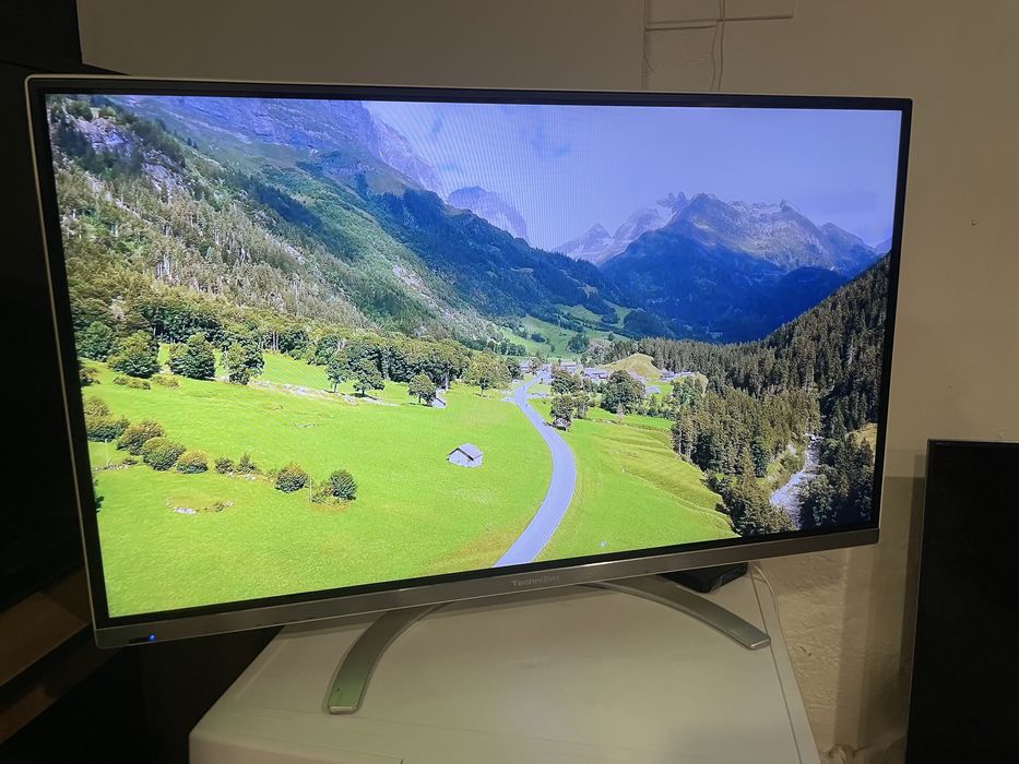 Телевізор TechniSat 40 Full HD + кріплення