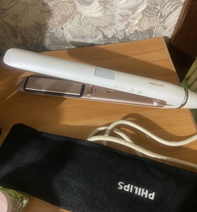 Вирівнювач  PHILIPS MoistureProtect HP8374/00