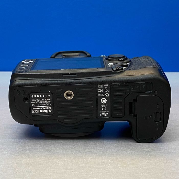 Nikon D300 (Corpo) - 12.3MP