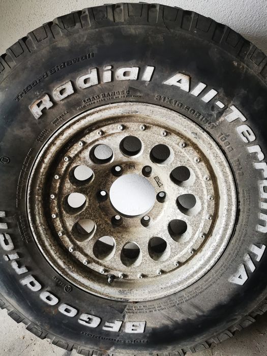 Jante 15" com pneu 31x10.50