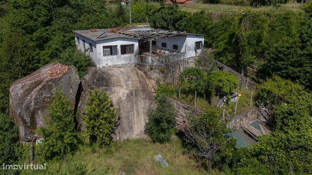 Imóvel Singular sobre Penedo – Santa Comba Dão
