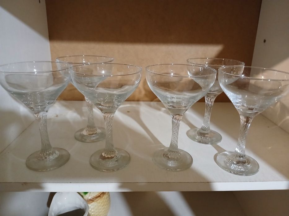 Продам креманки для морозива 6шт.,стакани бережанські  12штук.