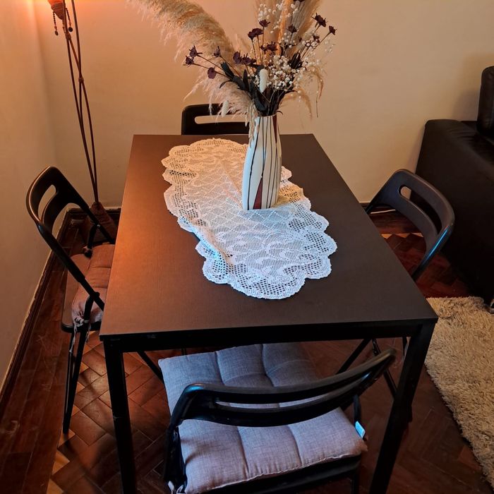 Mesa de jantar com 4 cadeiras