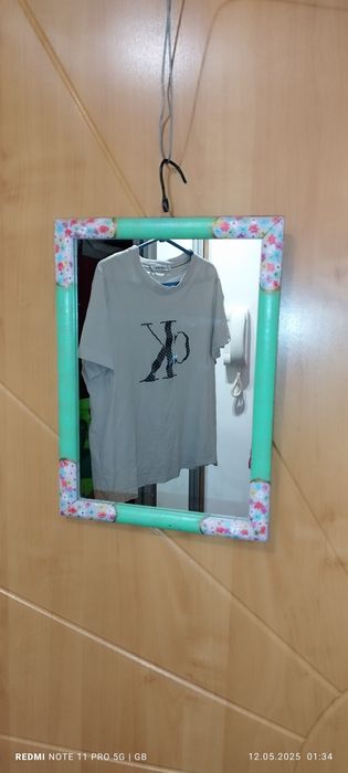 Sprzedam małe lusterko z czasów prl-u w drewnianej ramie